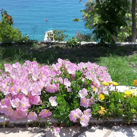 Дом отдыха Korakias Seaview *