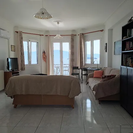 Korakias Seaview Feriehus Yénion